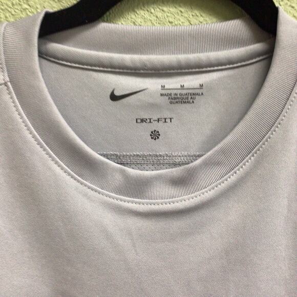 Nike Mens Dri Fit Vented Back Lightweight Crew Neck Short Sleeve Shirt Size Med - Picture 2 of 3